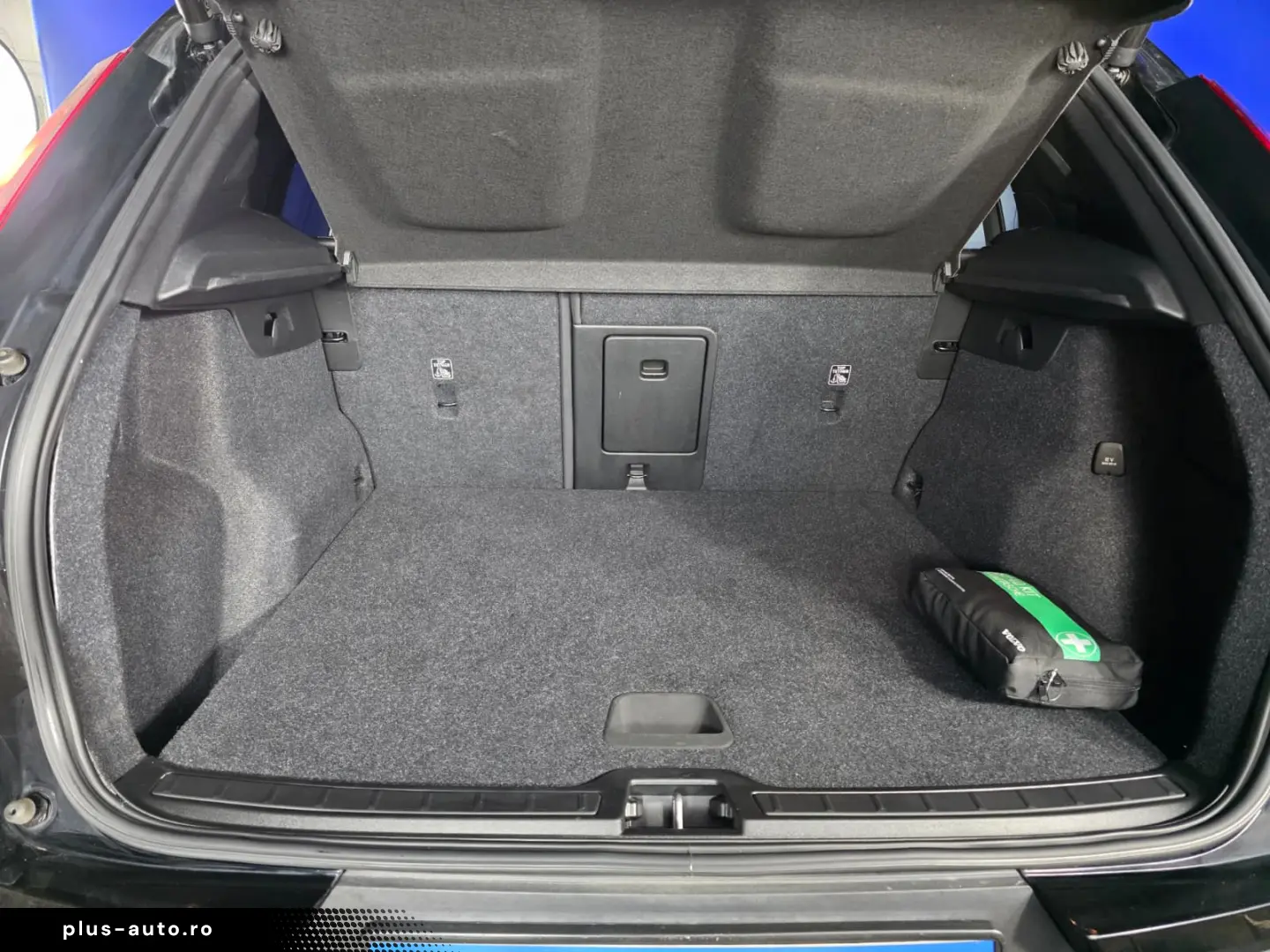 VOLVO XC 40 1.5 T3 163CP AT MOMENTUM PRO 2021