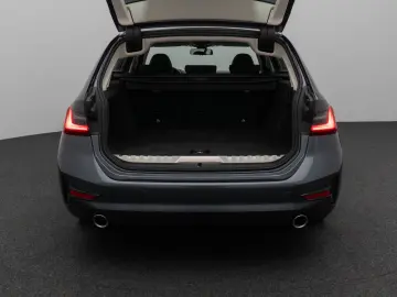 330e Kamera DAB HiFi DrivingAssist Alarm Sport