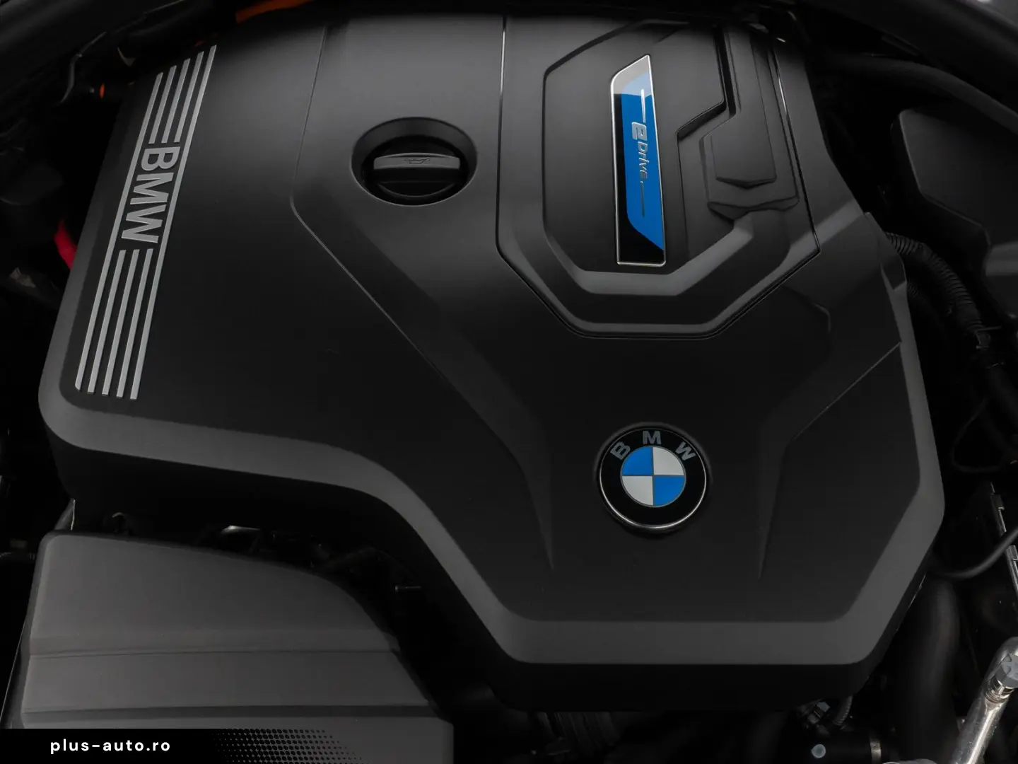 330e Kamera DAB HiFi DrivingAssist Alarm Sport