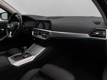 330e Kamera DAB HiFi DrivingAssist Alarm Sport