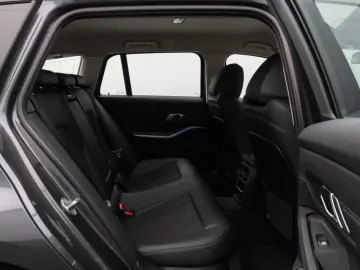 330e Kamera DAB HiFi DrivingAssist Alarm Sport