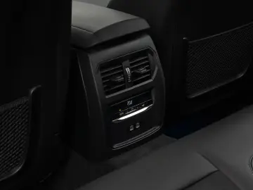 330e Kamera DAB HiFi DrivingAssist Alarm Sport