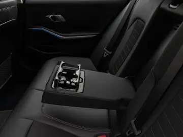 330e Kamera DAB HiFi DrivingAssist Alarm Sport