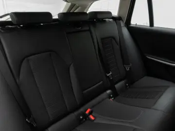 330e Kamera DAB HiFi DrivingAssist Alarm Sport