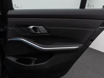 330e Kamera DAB HiFi DrivingAssist Alarm Sport