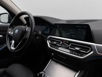 330e Kamera DAB HiFi DrivingAssist Alarm Sport