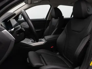 330e Kamera DAB HiFi DrivingAssist Alarm Sport