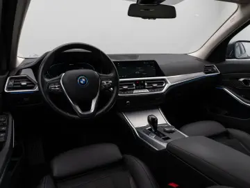 330e Kamera DAB HiFi DrivingAssist Alarm Sport