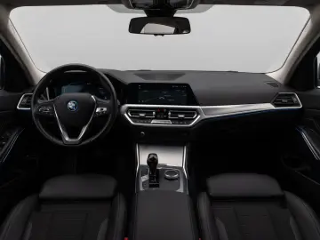 330e Kamera DAB HiFi DrivingAssist Alarm Sport