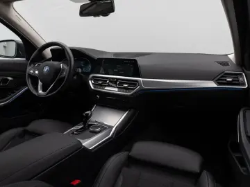 330e Kamera DAB HiFi DrivingAssist Alarm Sport