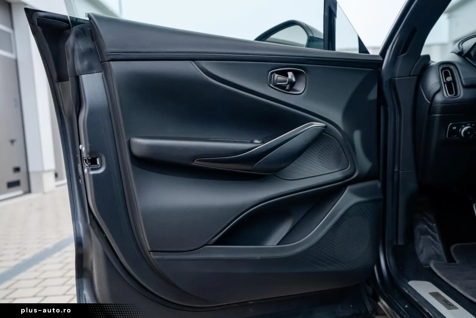 DBX   Q by Aston   Satin Xenon Grey