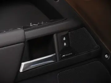 Defender 110 Hybrid X-Dynamic HSE 1-Hand Neu