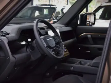 Defender 110 Hybrid X-Dynamic HSE 1-Hand Neu