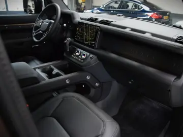 Defender 110 Hybrid X-Dynamic HSE 1-Hand Neu