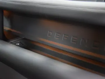 Defender 110 Hybrid X-Dynamic HSE 1-Hand Neu