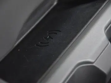 Defender 110 Hybrid X-Dynamic HSE 1-Hand Neu