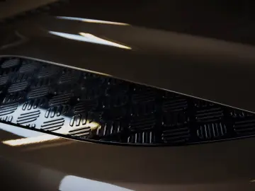 Defender 110 Hybrid X-Dynamic HSE 1-Hand Neu