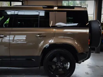 Defender 110 Hybrid X-Dynamic HSE 1-Hand Neu