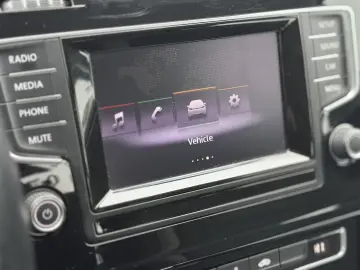 Volkswagen Golf VII 1.6 TDI Highline BlueMotion