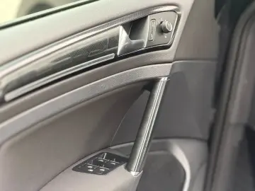 Volkswagen Golf VII 1.6 TDI Highline BlueMotion