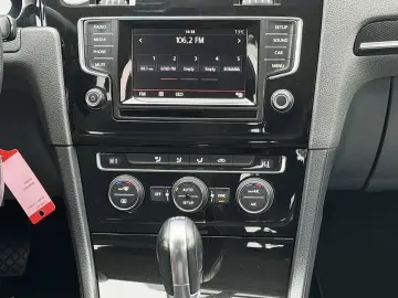 Volkswagen Golf VII 1.6 TDI Highline BlueMotion