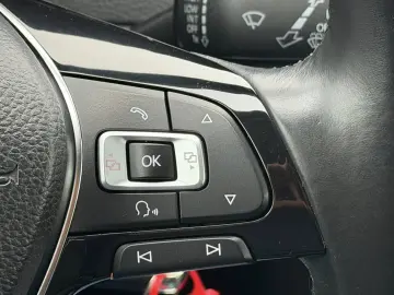 Volkswagen Golf VII 1.6 TDI Highline BlueMotion