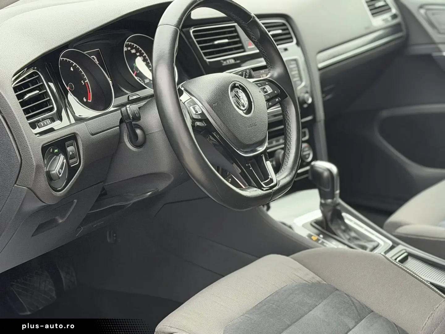 Volkswagen Golf VII 1.6 TDI Highline BlueMotion