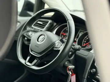 Volkswagen Golf VII 1.6 TDI Highline BlueMotion