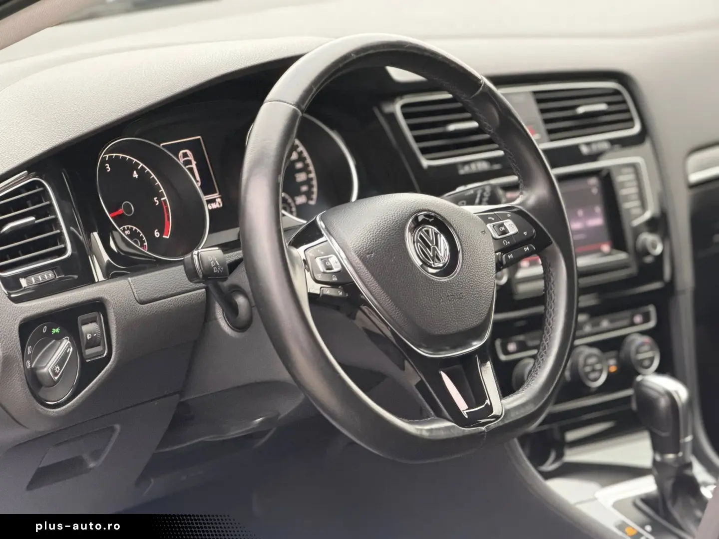 Volkswagen Golf VII 1.6 TDI Highline BlueMotion