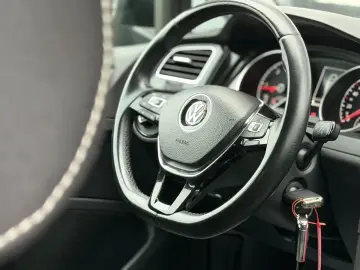 Volkswagen Golf VII 1.6 TDI Highline BlueMotion