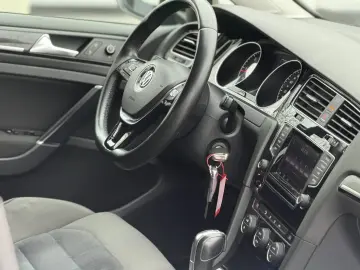 Volkswagen Golf VII 1.6 TDI Highline BlueMotion