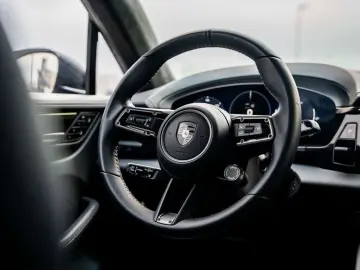 Macan Turbo  HUD  RearAxle S  360 -Kamera Bose