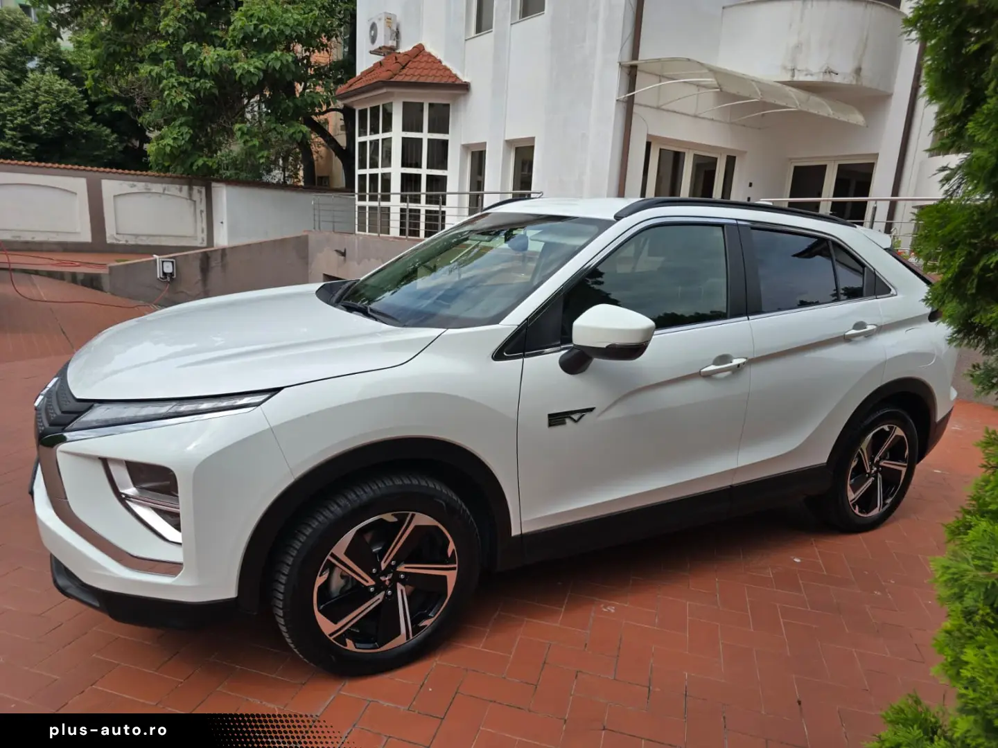 Mitsubishi Eclipse-Cross Distronic 193 CP 4x4 LED