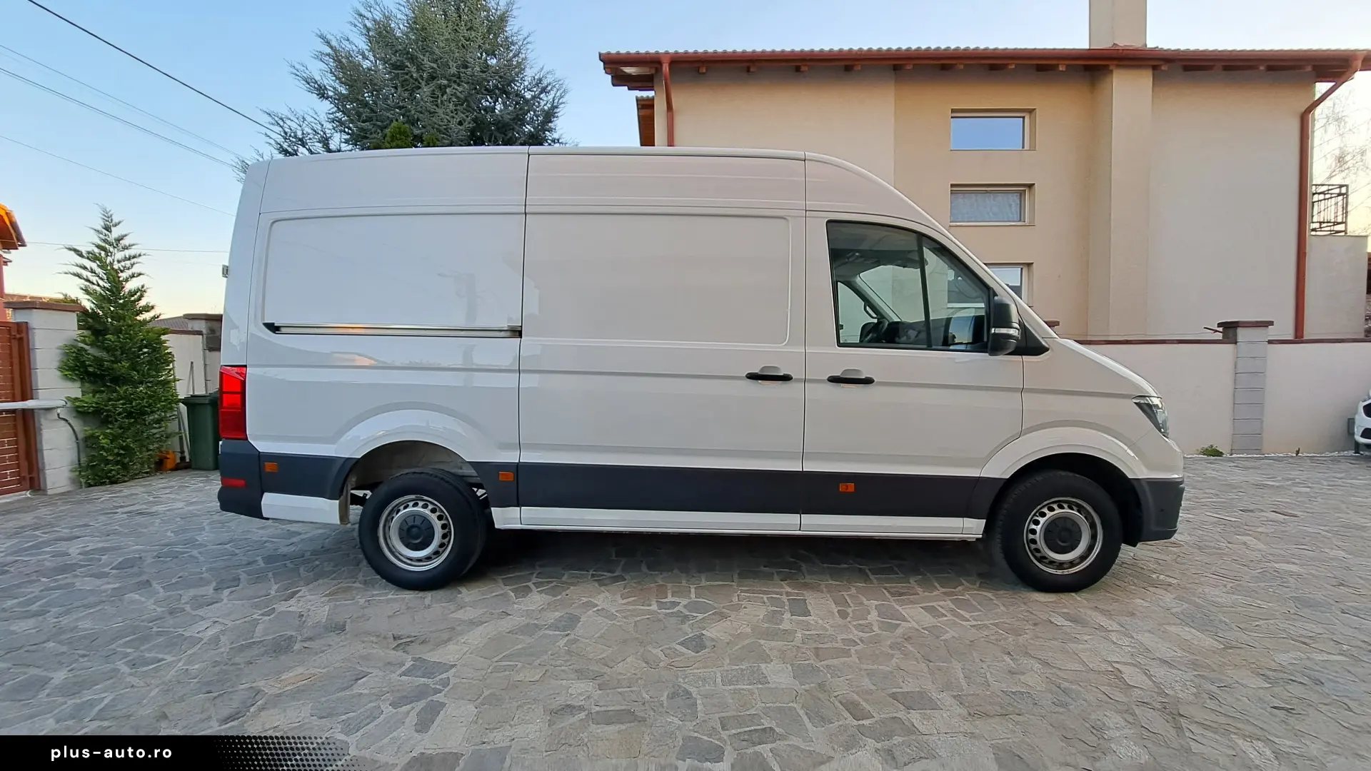 VOLKSWAGEN CRAFTER VAN L3H3 BUSINESS LINE FWD
