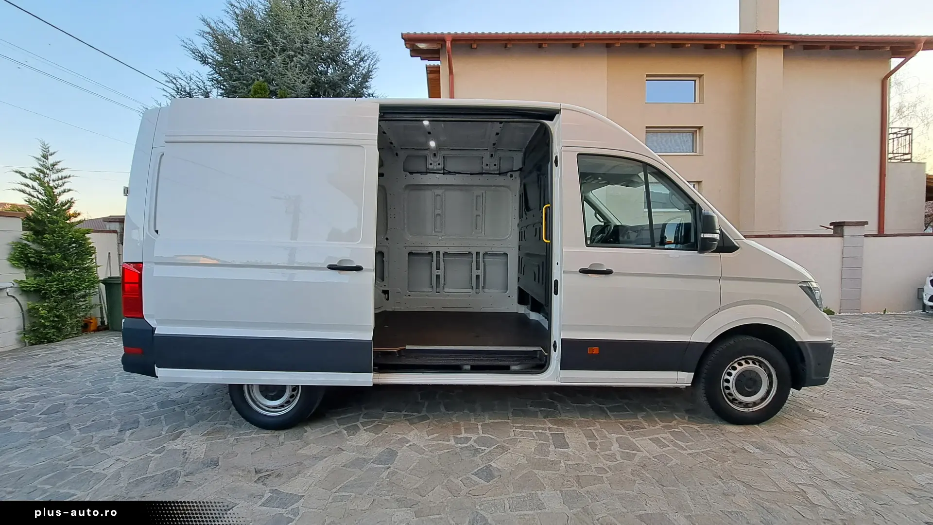 VOLKSWAGEN CRAFTER VAN L3H3 BUSINESS LINE FWD
