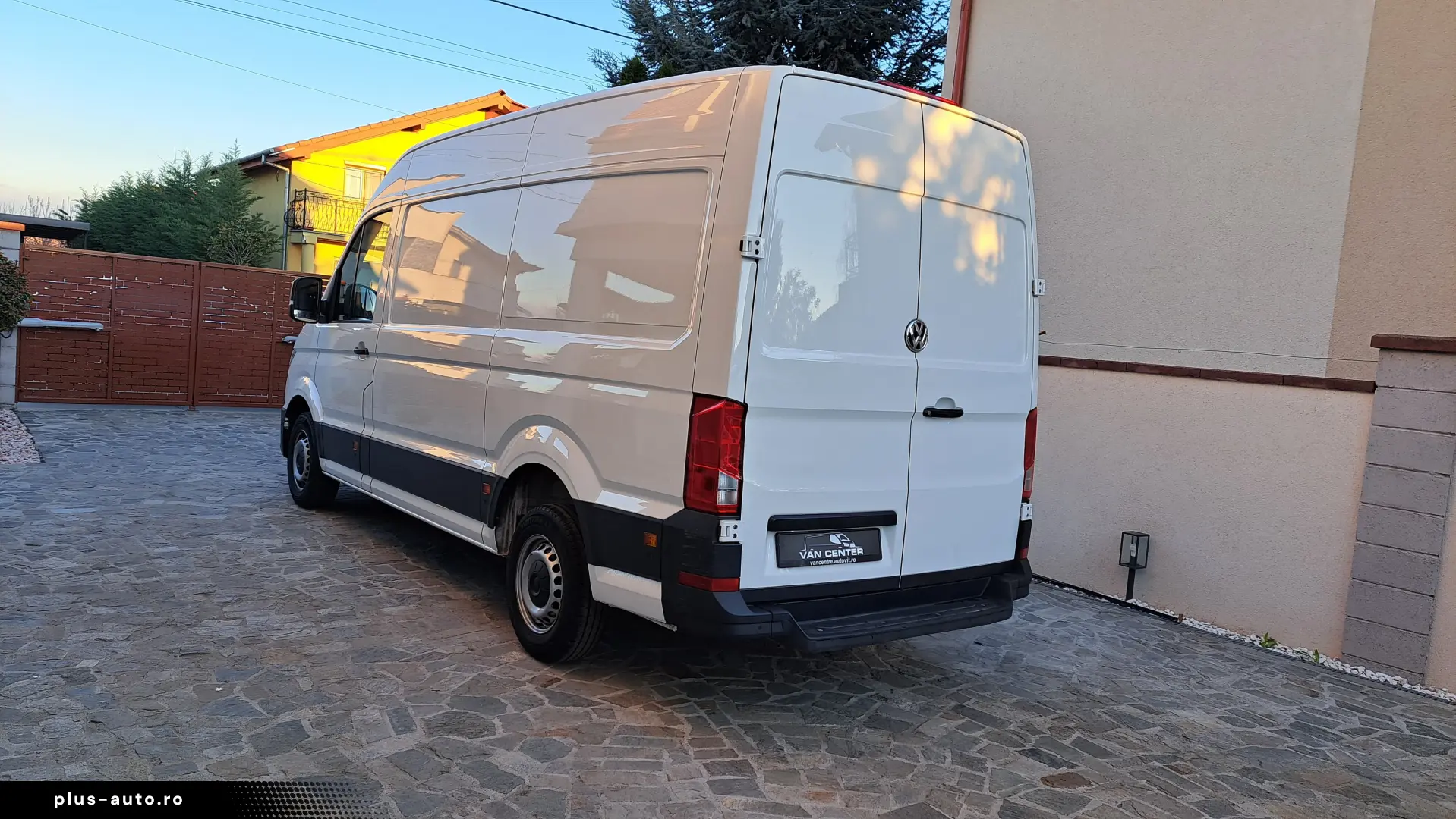 VOLKSWAGEN CRAFTER VAN L3H3 BUSINESS LINE FWD