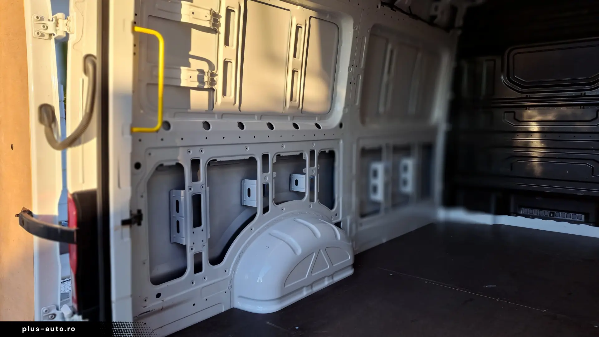 VOLKSWAGEN CRAFTER VAN L3H3 BUSINESS LINE FWD