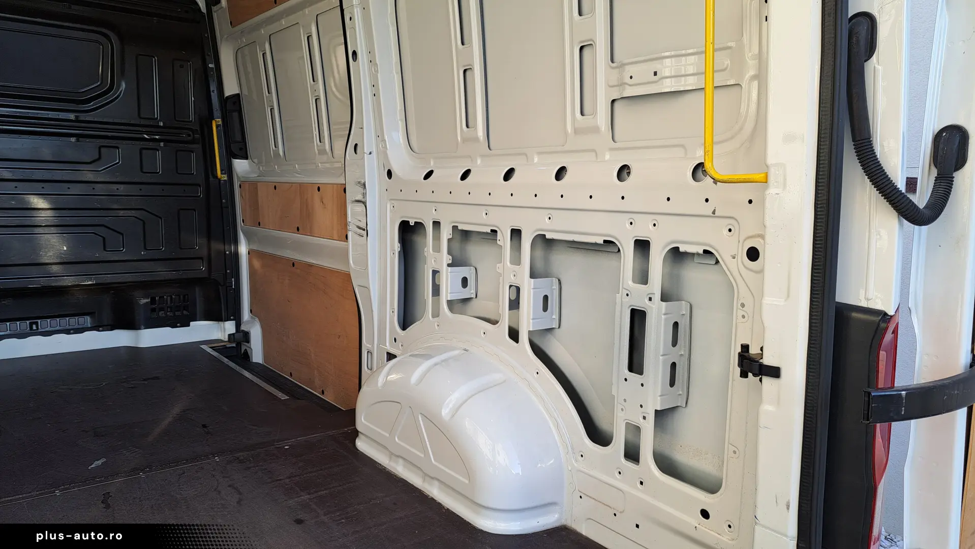 VOLKSWAGEN CRAFTER VAN L3H3 BUSINESS LINE FWD