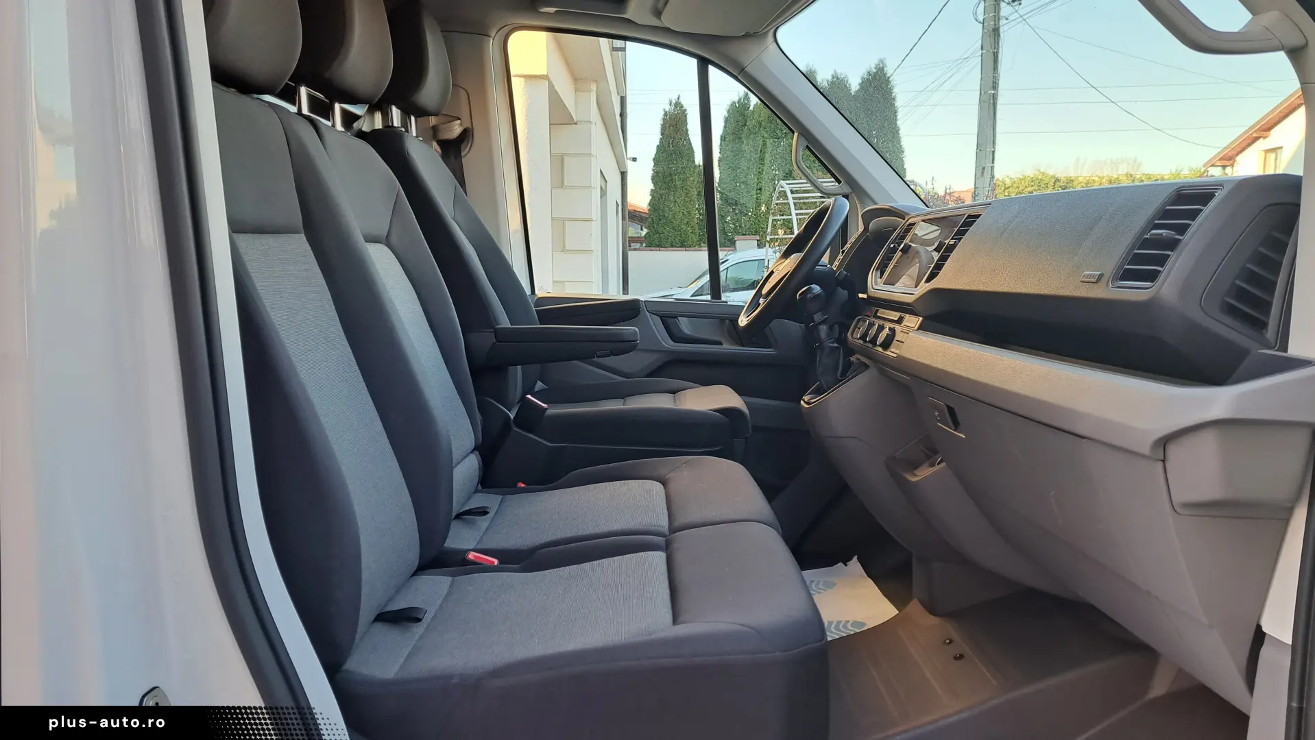 VOLKSWAGEN CRAFTER VAN L3H3 BUSINESS LINE FWD