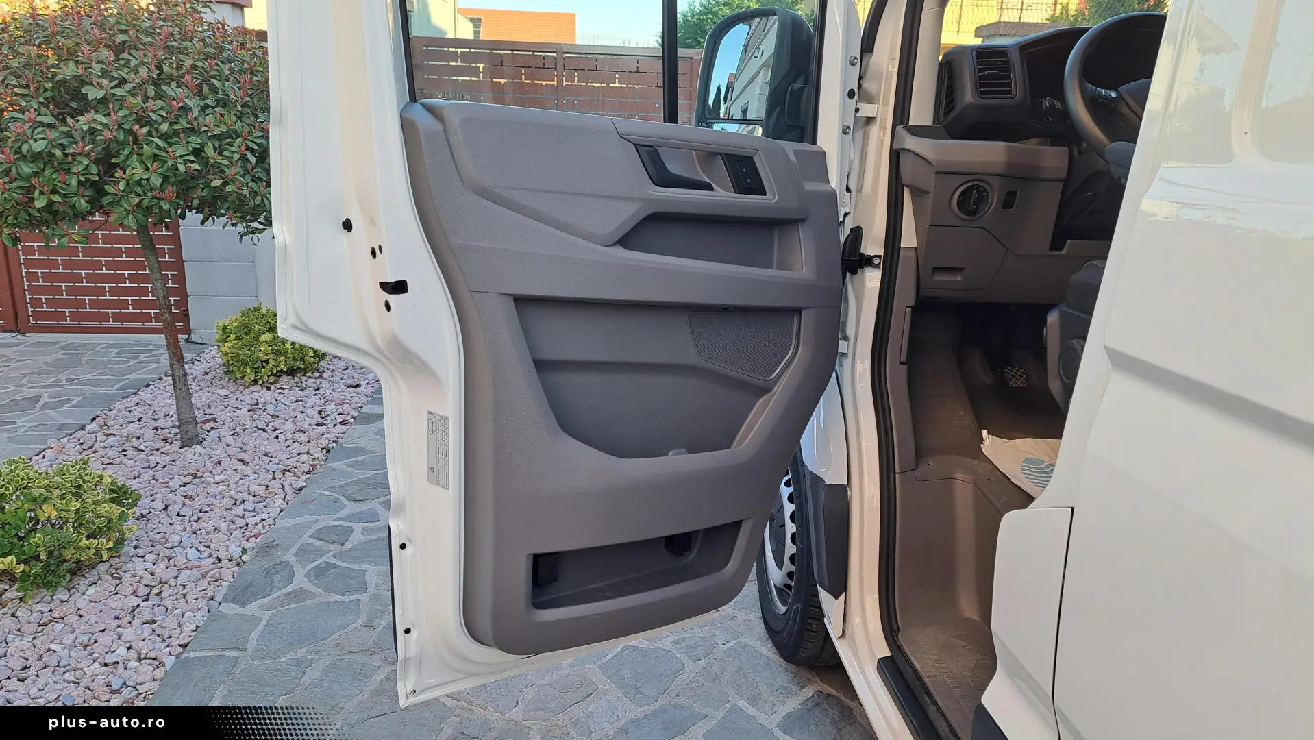 VOLKSWAGEN CRAFTER VAN L3H3 BUSINESS LINE FWD