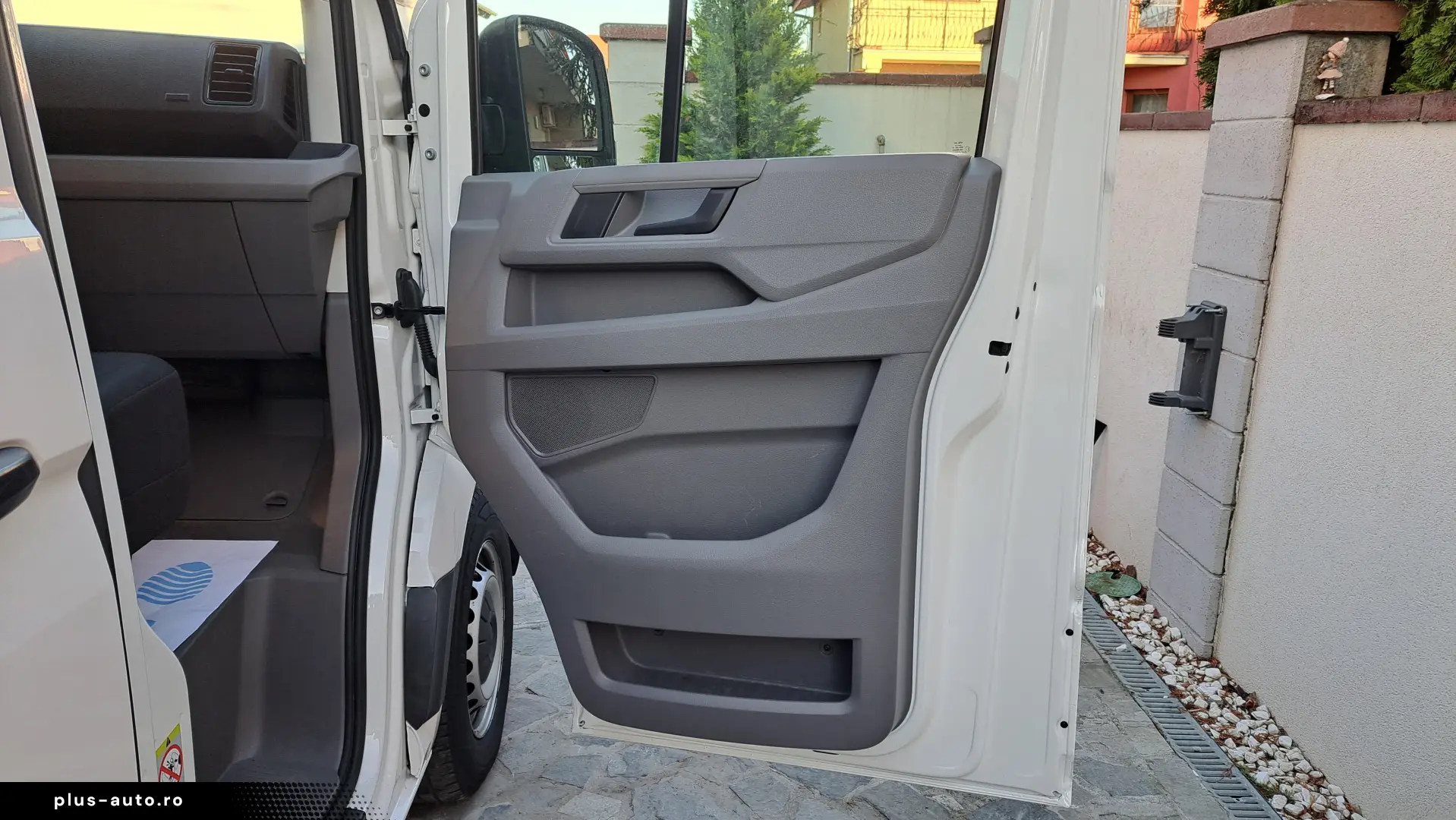 VOLKSWAGEN CRAFTER VAN L3H3 BUSINESS LINE FWD
