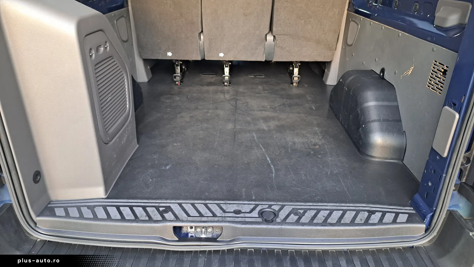 FORD TRANSIT KOMBI TREND L3H2 9 LOCURI FWD