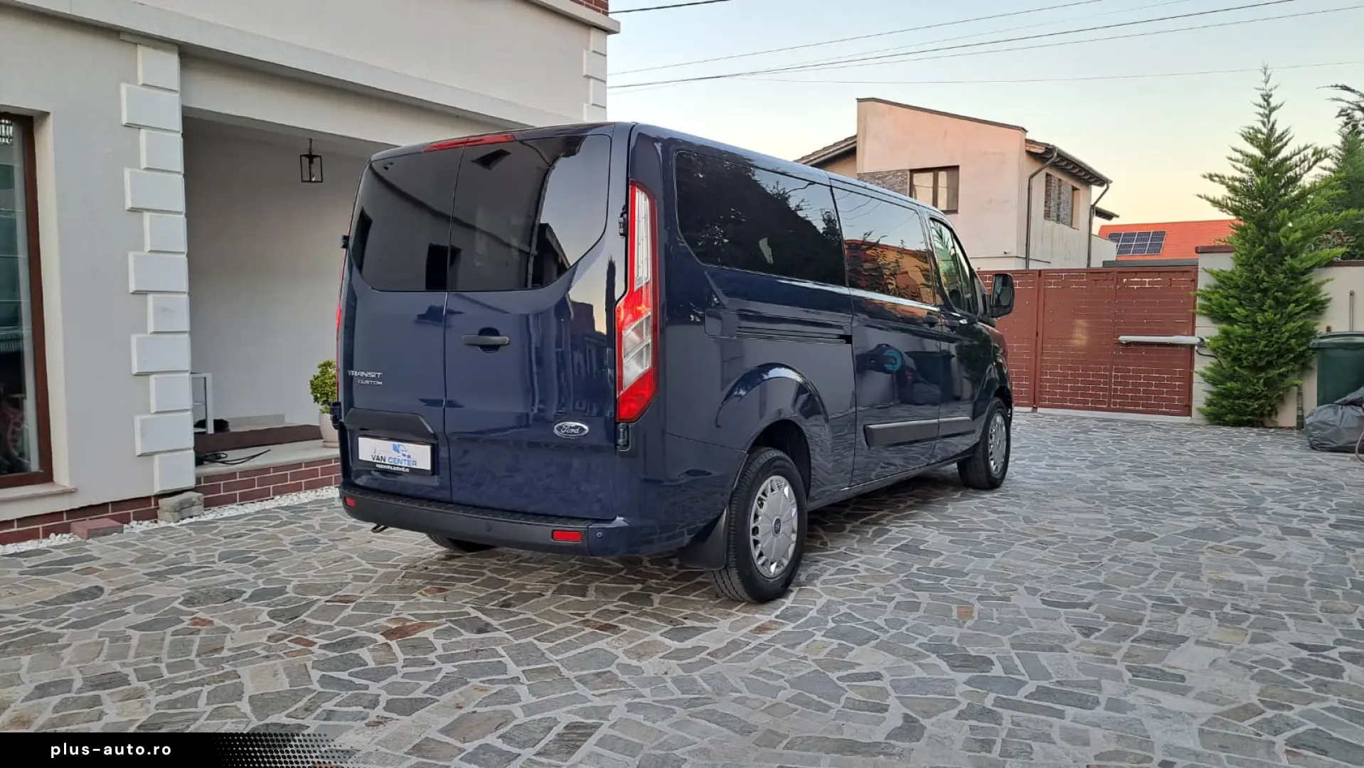 FORD CUSTOM KOMBI TREND L2H1 9 LOCURI FWD