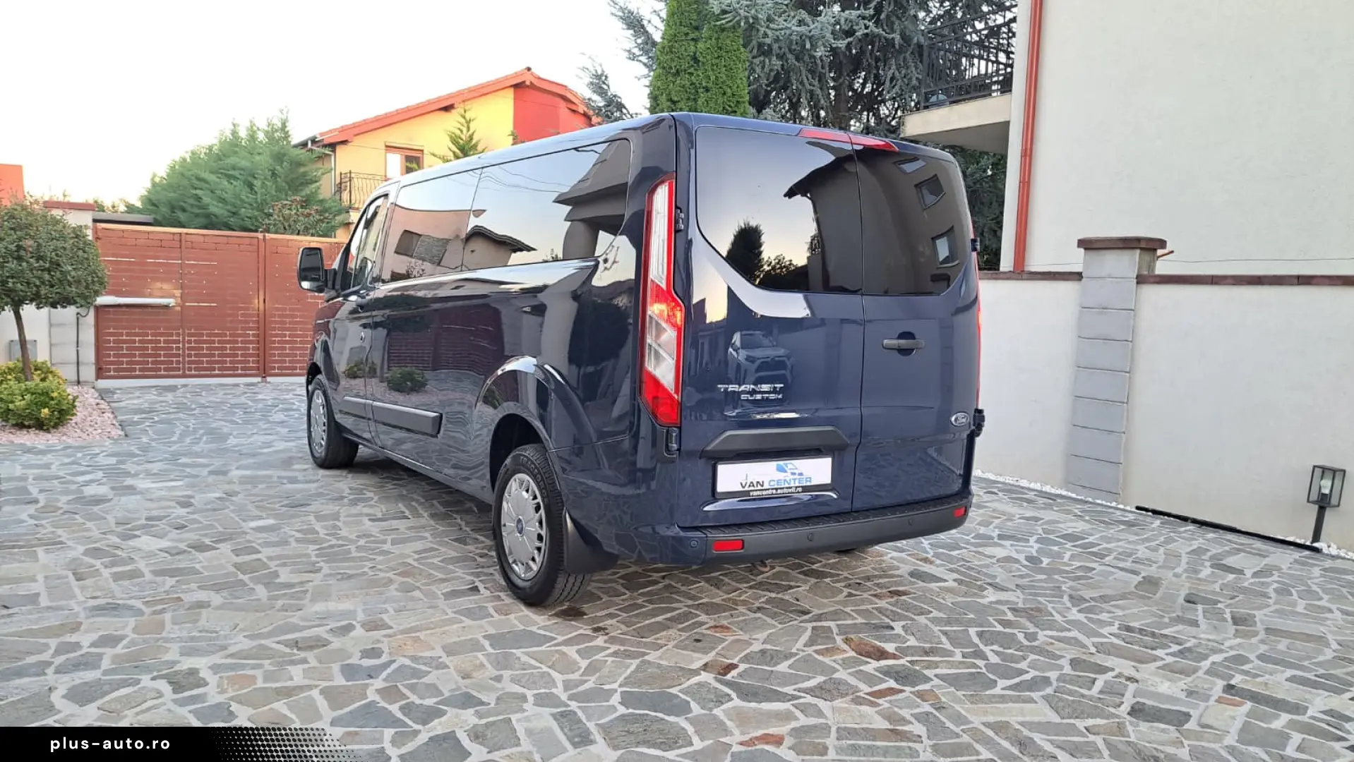 FORD CUSTOM KOMBI TREND L2H1 9 LOCURI FWD