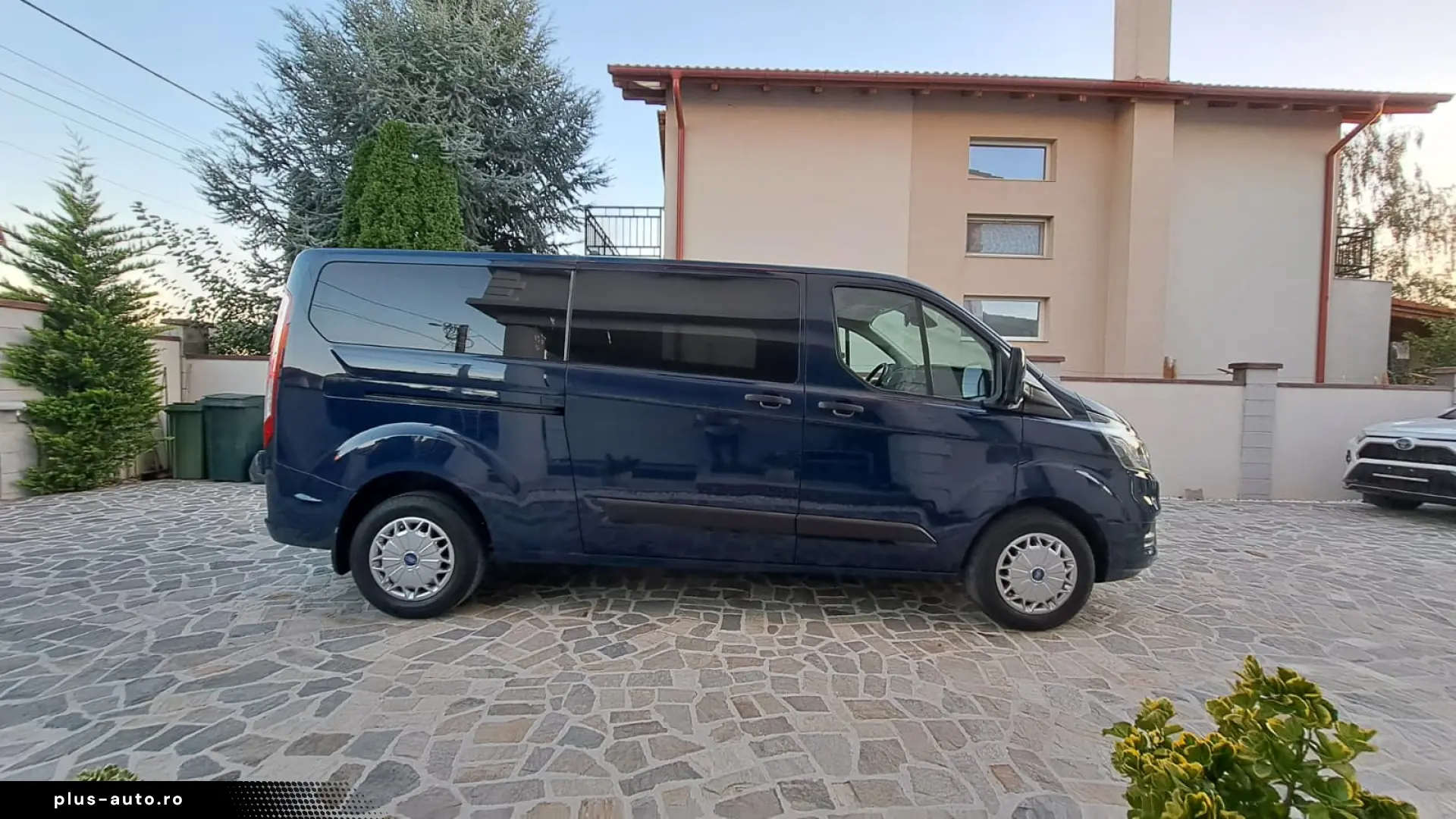 FORD CUSTOM KOMBI TREND L2H1 9 LOCURI FWD