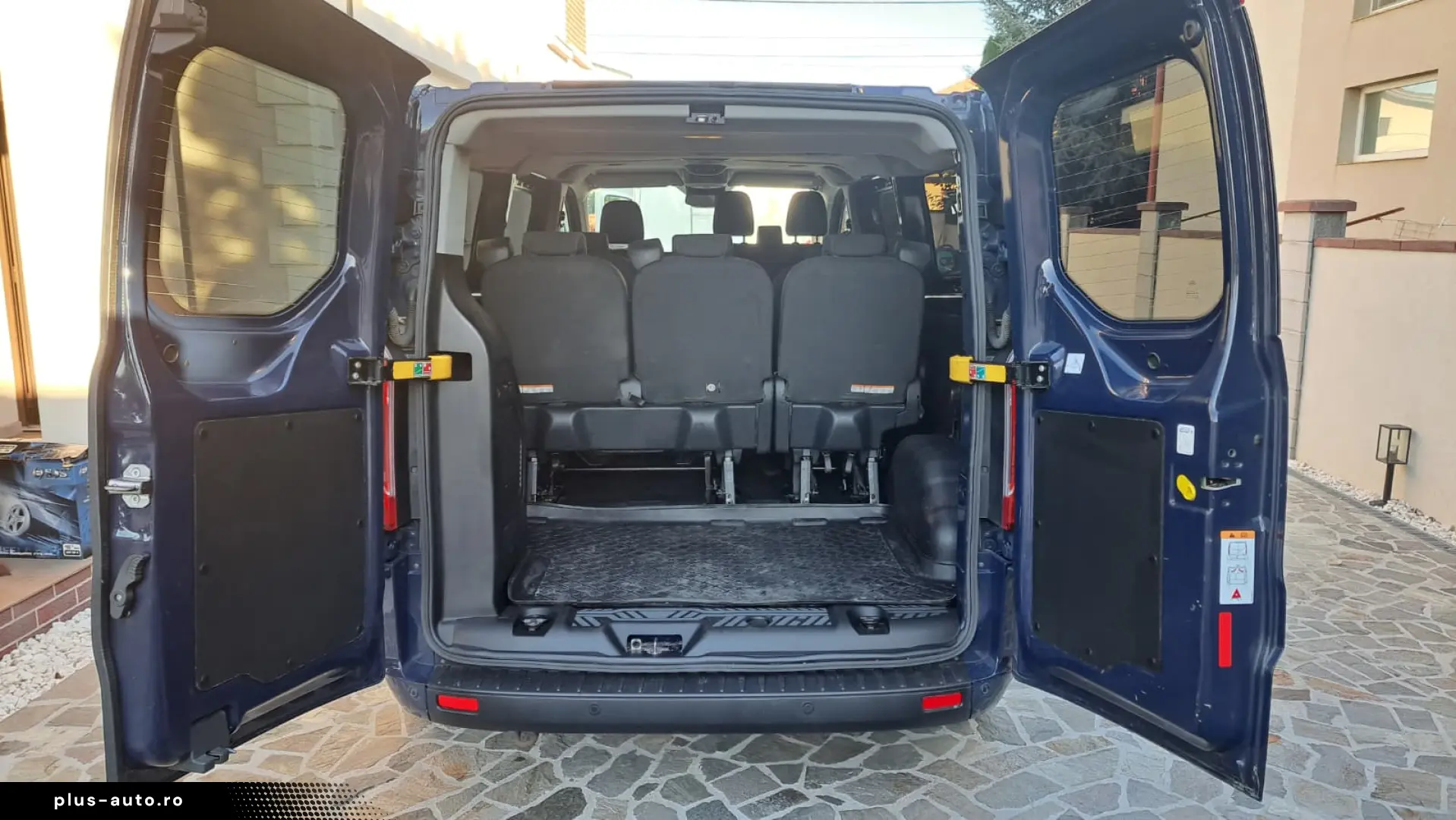 FORD CUSTOM KOMBI TREND L2H1 9 LOCURI FWD