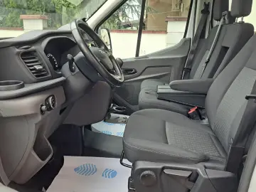FORD TRANSIT D-CAB TREND L4 RWD