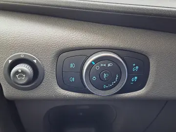 FORD TRANSIT D-CAB TREND L4 RWD