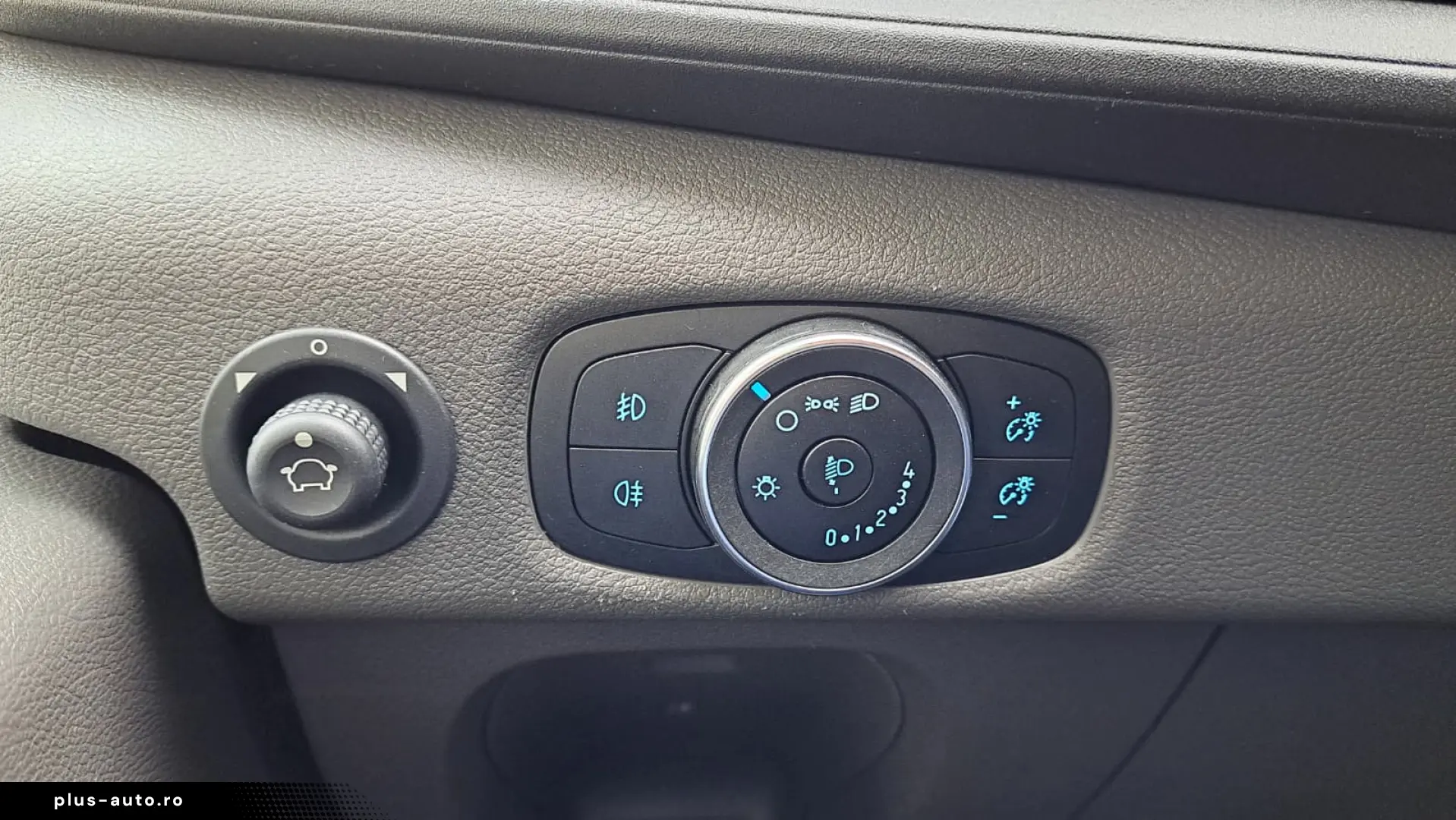 FORD TRANSIT D-CAB TREND L4 RWD