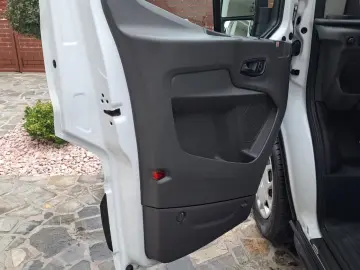 FORD TRANSIT D-CAB TREND L4 RWD